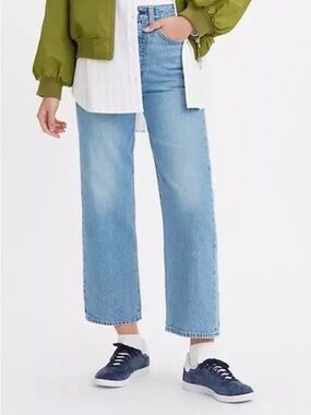 Levis Ribcage Straight Ankle fray hem size size 29